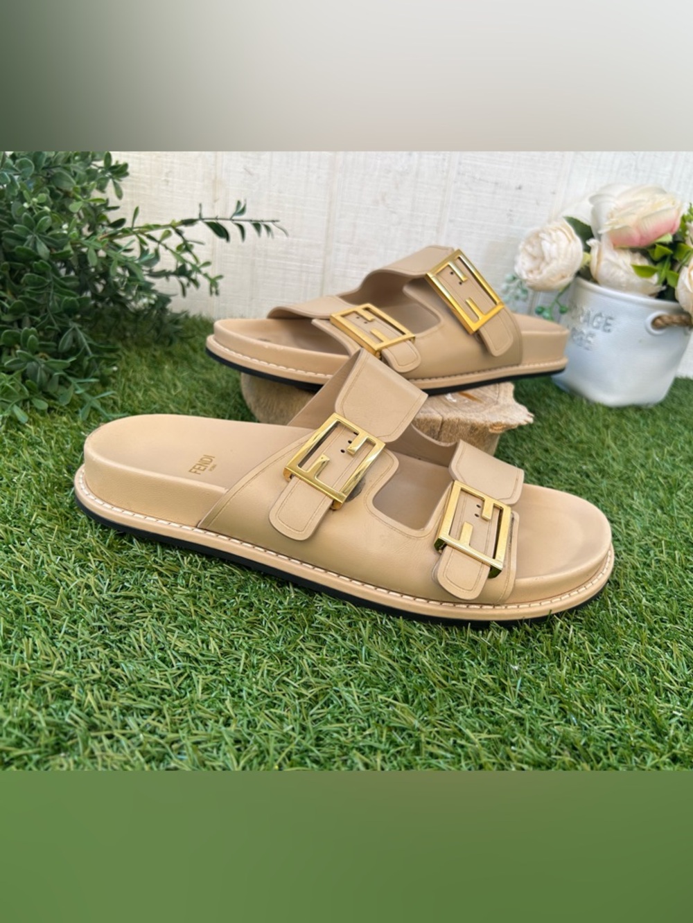 Fendi
F Buckle Leather Slide Sandals
$995
Color:BEIGE
Gently used
9.5B / 39.5EU - Picture 8 of 16
